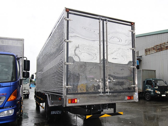 Xe tải isuzu 8t2 thùng kín inox - Trả trước 200 triệu