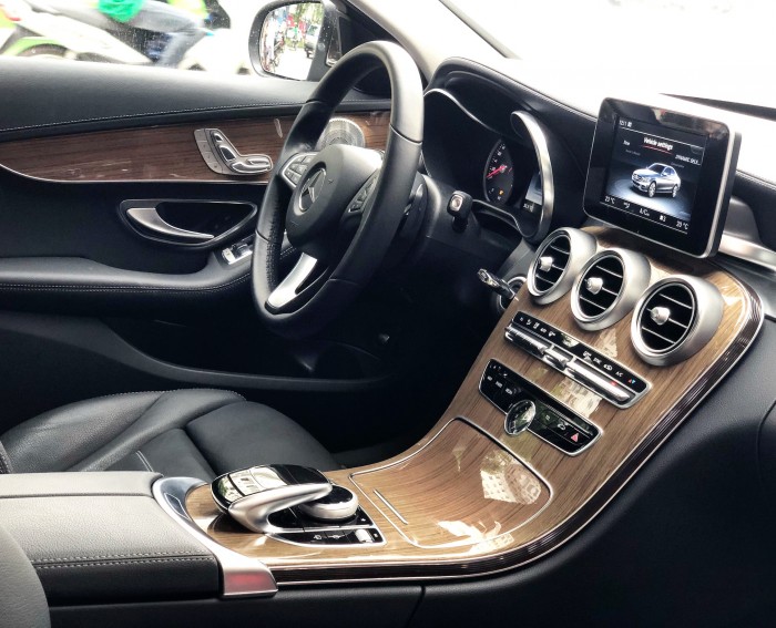 Bán Mercedes C250 2018 đã qua sử dụng chính hãng