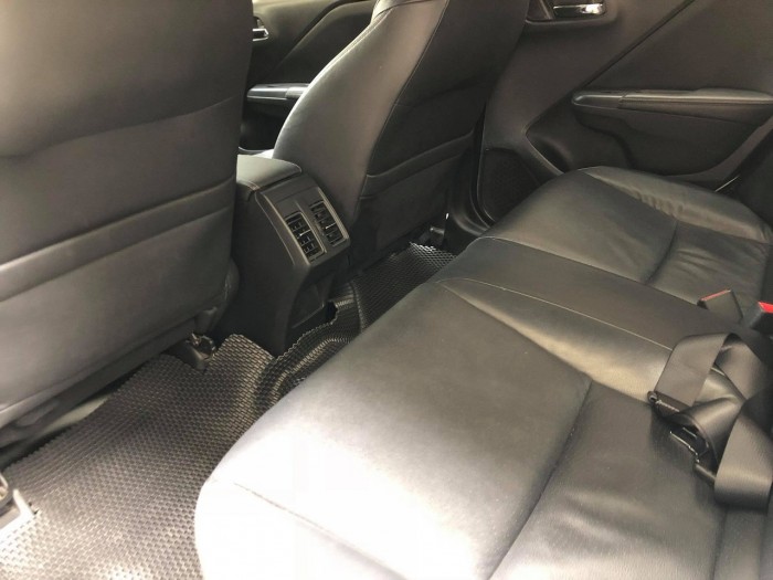 Cần bán Honda City 2017 bản Top màu trắng chạy lướt