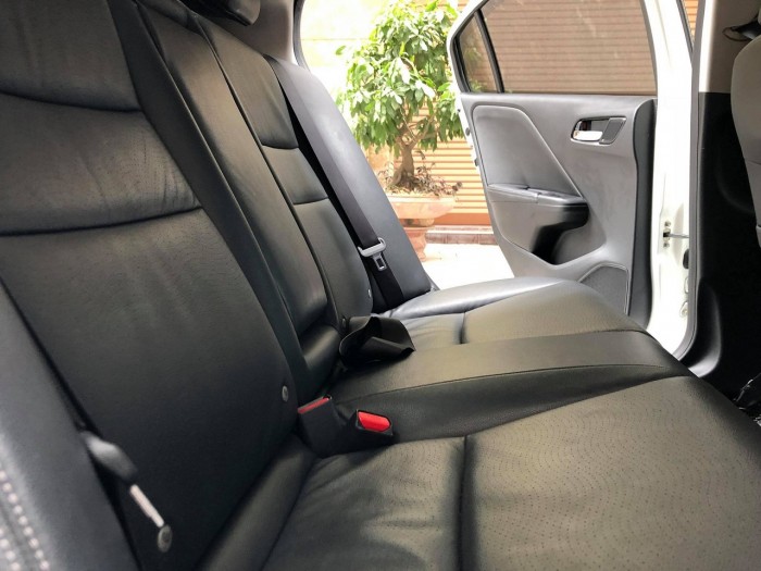 Cần bán Honda City 2017 bản Top màu trắng chạy lướt