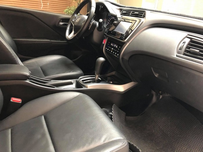 Cần bán Honda City 2017 bản Top màu trắng chạy lướt