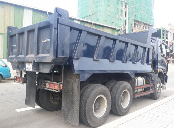 Xe ben 12 tấn 3 giò thiết kế cabin hoàn toàn mới và tiện nghi