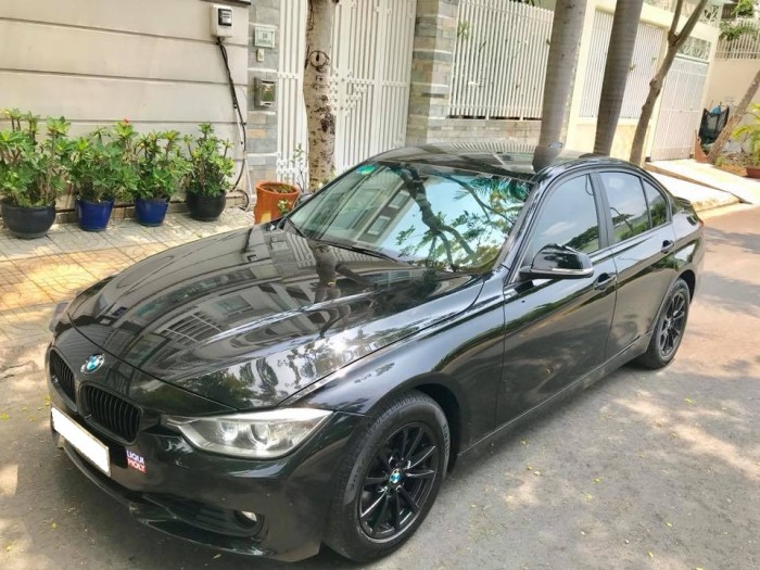 Bán xe BMW 3 Series 320i đời 2013 màu đen nội thất đen