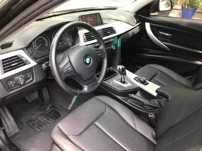 Bán xe BMW 3 Series 320i đời 2013 màu đen nội thất đen