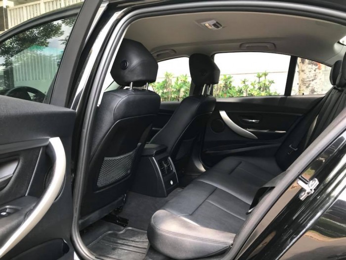 Bán xe BMW 3 Series 320i đời 2013 màu đen nội thất đen