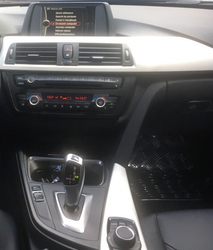 Bán xe BMW 3 Series 320i đời 2013 màu đen nội thất đen