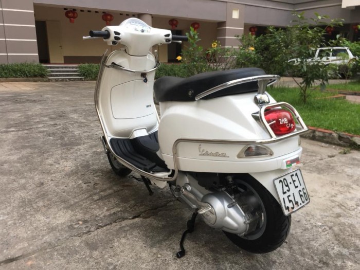 Piaggio Vespa Lx 125ie màu trắng biển HN 5 số