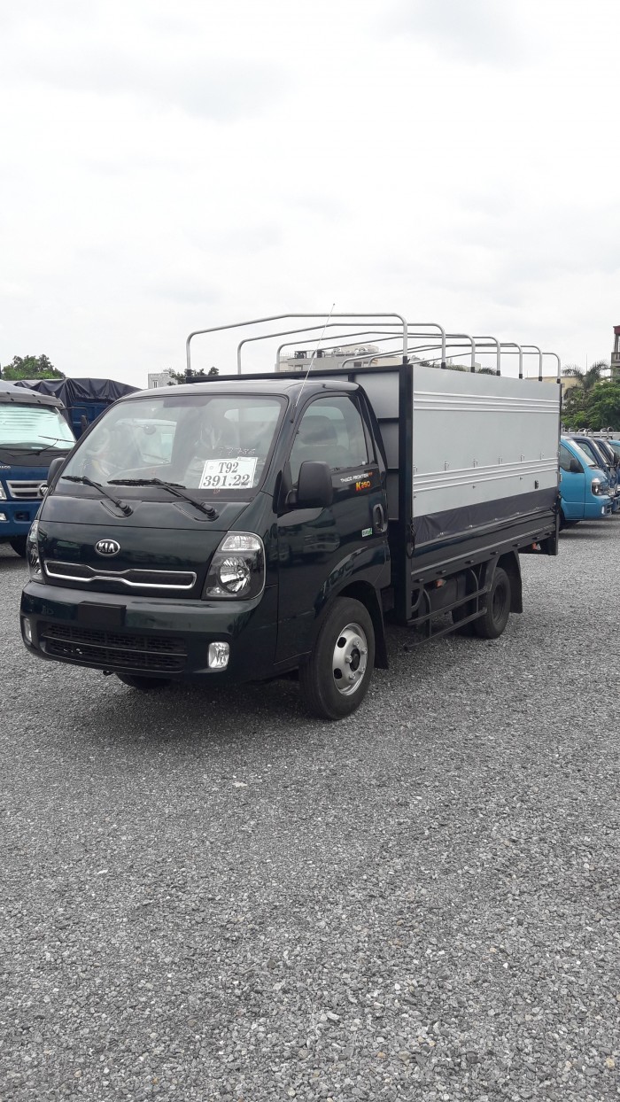 Cần bán Xe Tải Kia K250 Thùng Mui Bạt tải trọng 2 tấn 4 đời 2018