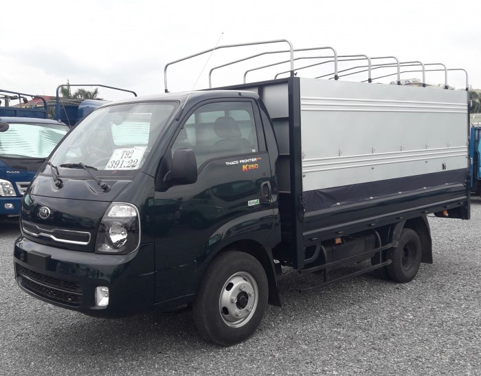 Cần bán Xe Tải Kia K250 Thùng Mui Bạt tải trọng 2 tấn 4 đời 2018