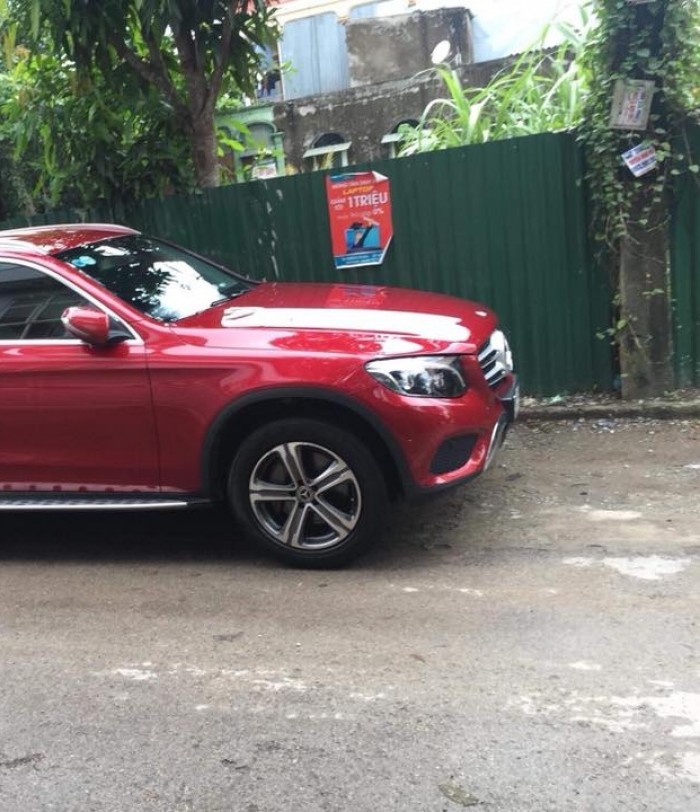 bán xe Mercedes GLC250 2016 màu đỏ/nội thất màu kem cực sang trọng