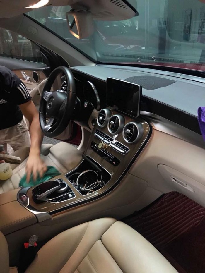 bán xe Mercedes GLC250 2016 màu đỏ/nội thất màu kem cực sang trọng