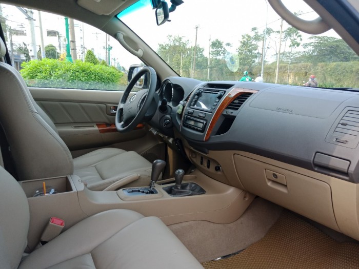 Cần bán xe Toyota Fortuner đời 2010 số tự động, máy xăng 2 cầu