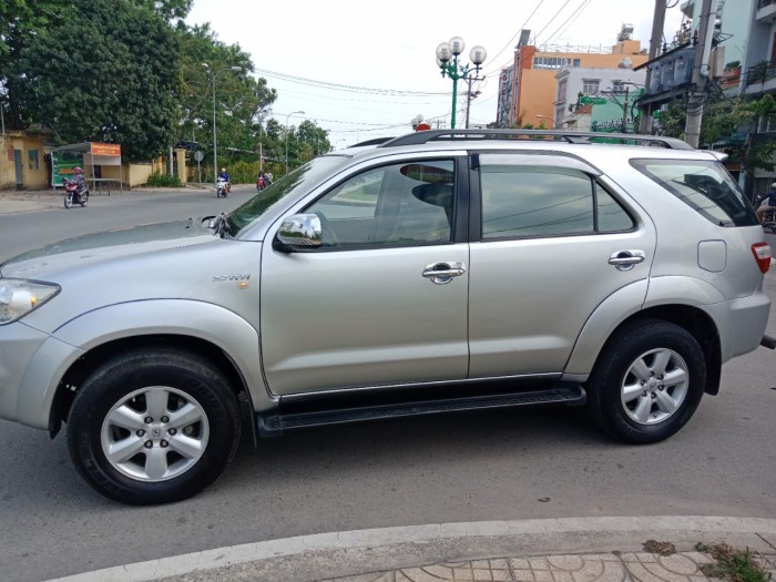 Cần bán xe Toyota Fortuner đời 2010 số tự động, máy xăng 2 cầu