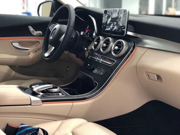 Bán C200 chính hãng , chỉ mới 300km