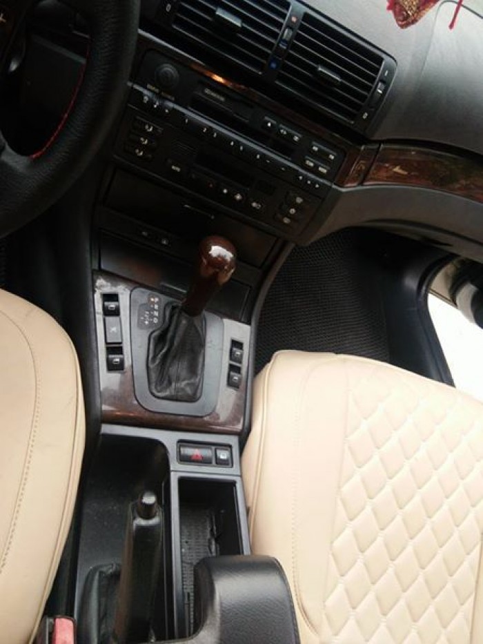 Cần tiền bán gấp Bmw 318i, sản xuất 2005, màu bạc, nhà ít sử dụng