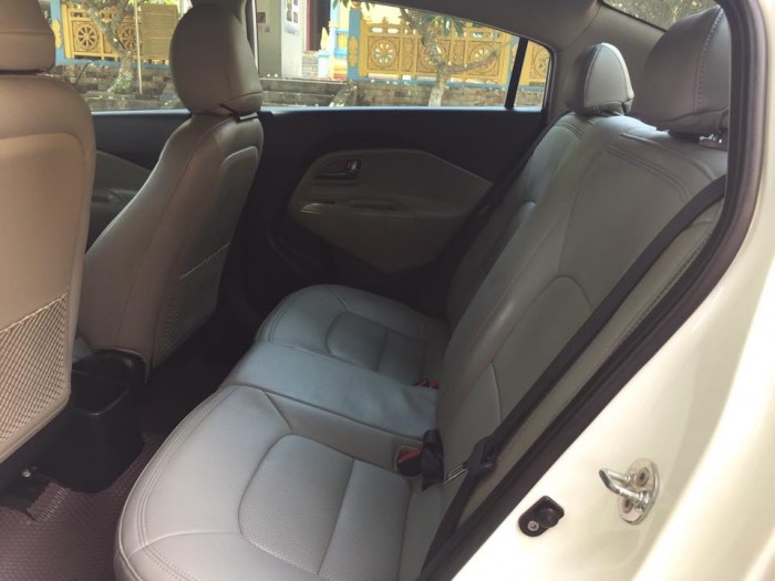 Cần bán xe Kia Rio 1.4AT 2016 màu trắng nhập khẩu HQ