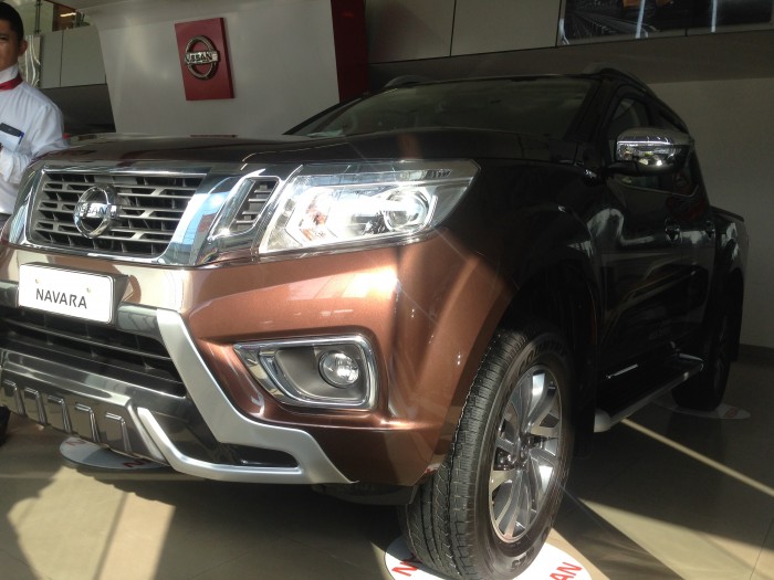 Nissan Navara EL 2.5l số tự động 1 cầu manh me