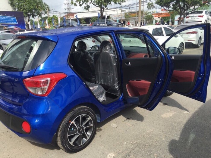 Thanh lý chiếc xe cuối cùng Hyundai I10 1.2at 5 cửa xanh dương, hỗ trợ vay tối đa 95%
