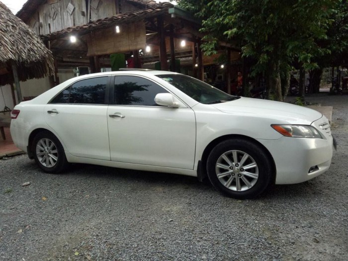 Gia đình em bán Camry LE 2008 Trắng tự động chạy rất đã.