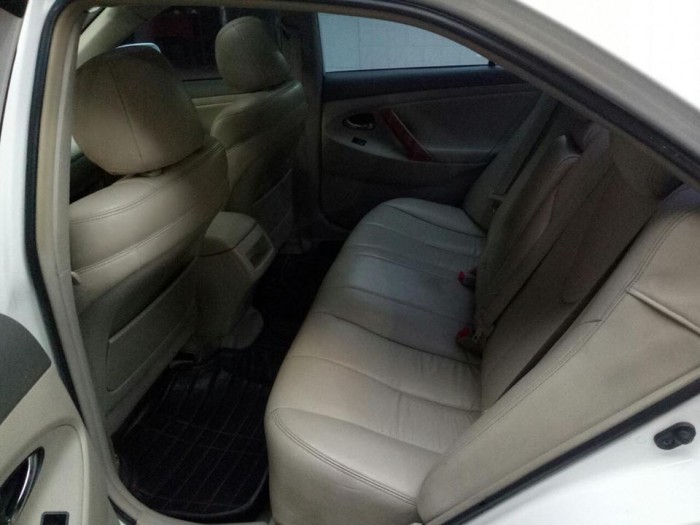 Gia đình em bán Camry LE 2008 Trắng tự động chạy rất đã.