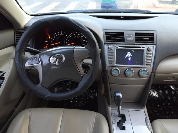 Gia đình em bán Camry LE 2008 Trắng tự động chạy rất đã.