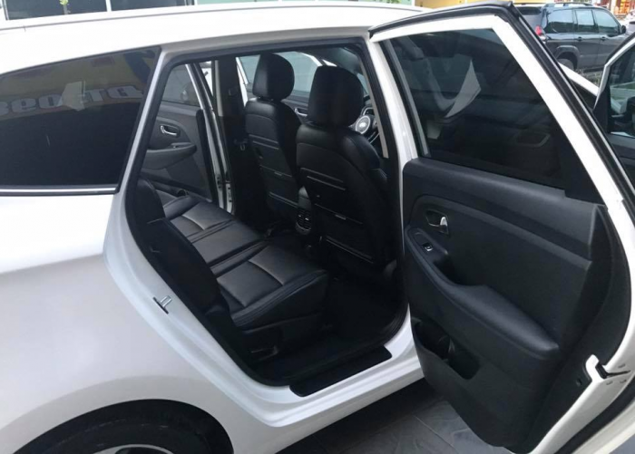 Kia Rondo tự động 2016 trắng đẹp ngọc ngà.