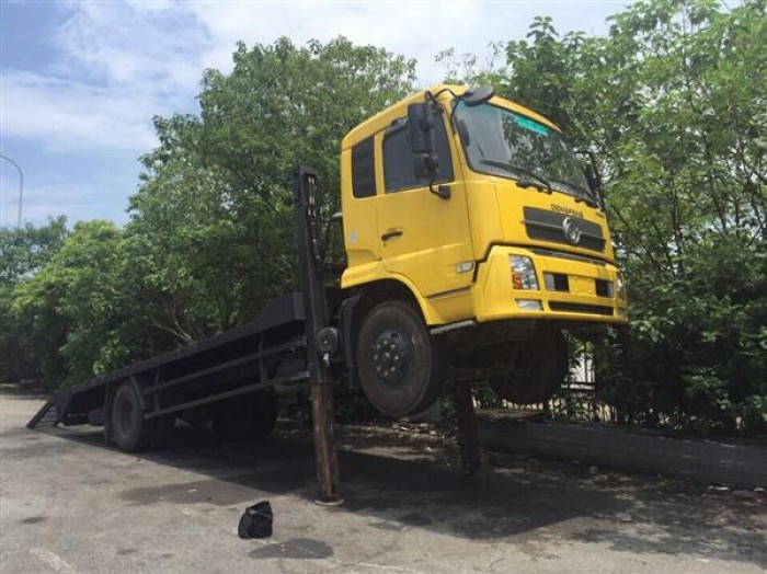 Xe nâng đầu chở máy công trình Dongfeng 17 tấn