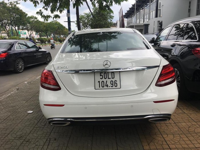 Bán E250 Trắng-2017 , chạy 6.000km, xe chính hãng , trả góp với lãi suất chỉ 0,68%/tháng