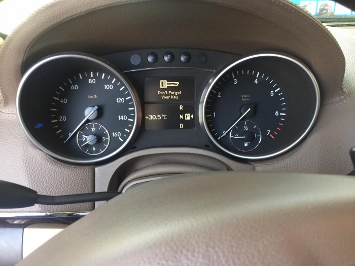 Cần bán xe Mercedes GL550 AMG 2010 màu trắng nhập khẩu Mỹ