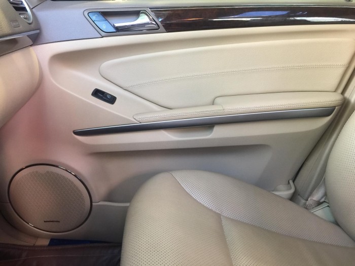 Cần bán xe Mercedes GL550 AMG 2010 màu trắng nhập khẩu Mỹ