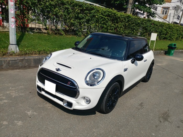 Cần bán em Mini Cooper S 2015 màu trắng 2 cửa nhập khẩu Anh