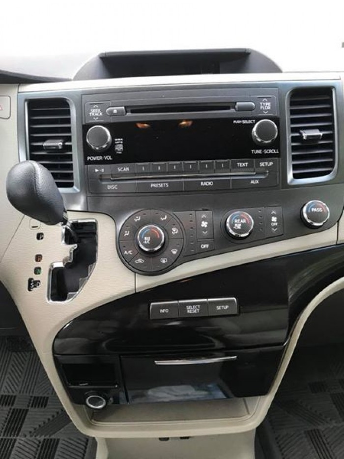 Bán xe Toyota Sienna LE 2011 màu đen nhập khẩu Mỹ