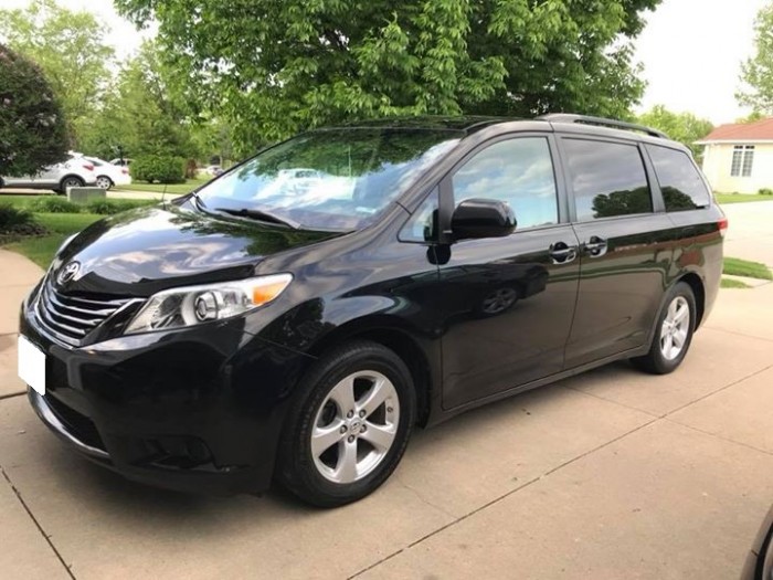 Bán xe Toyota Sienna LE 2011 màu đen nhập khẩu Mỹ