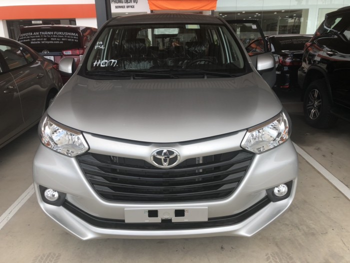 Toyota avanza số sàn 7 chỗ màu bạc giao ngay