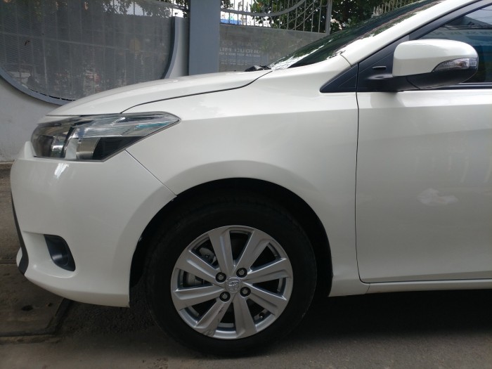 Bán xe Toyota Vios 2017 số sàn màu trắng