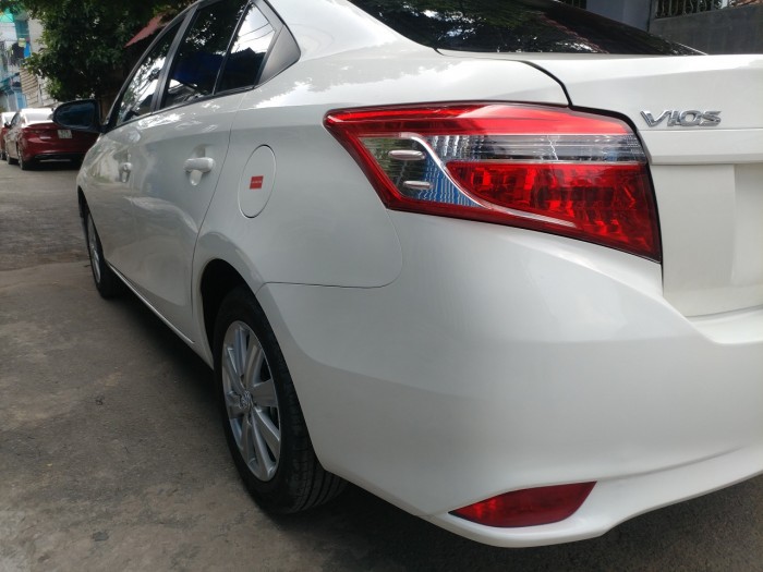 Bán xe Toyota Vios 2017 số sàn màu trắng