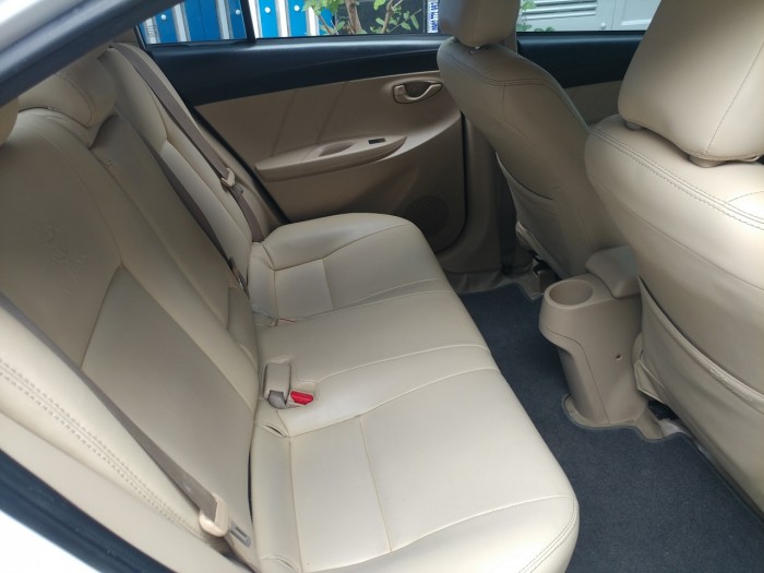 Bán xe Toyota Vios 2017 số sàn màu trắng