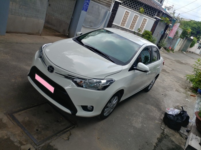 Bán xe Toyota Vios 2017 số sàn màu trắng