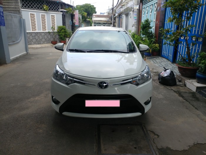 Bán xe Toyota Vios 2017 số sàn màu trắng