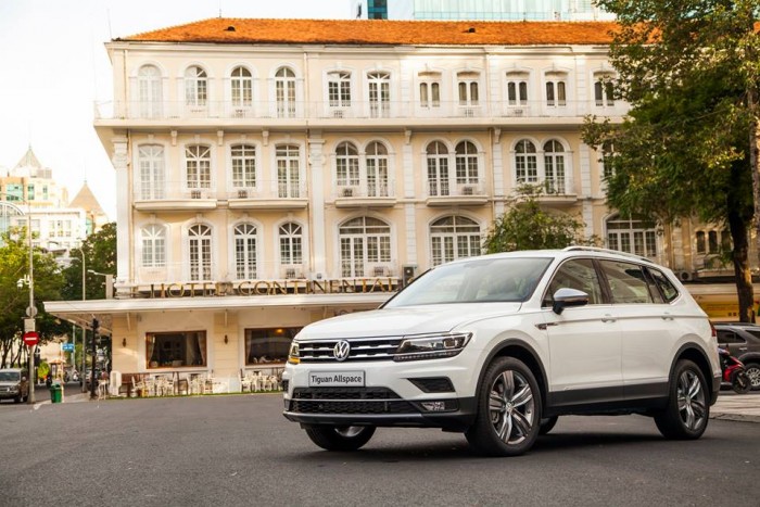 Bán xe Volkswagen Tiguan 2018 2.0L TSI mới, nhập khẩu nguyên chiếc, trả trước chỉ từ 600 triệu