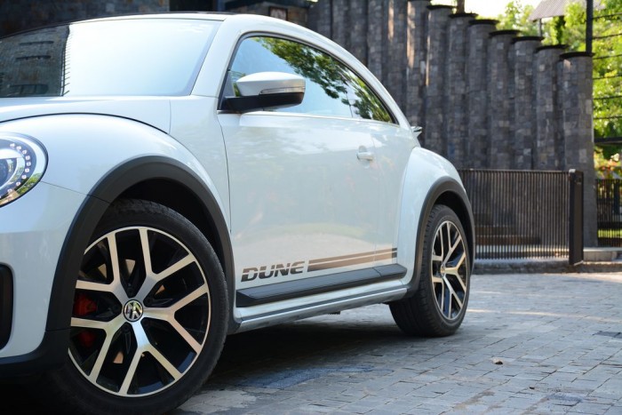 Bán xe Volkswagen Beetle Dune mới, nhập khẩu nguyên chiếc, xe giao ngay, hỗ trợ vay 80%
