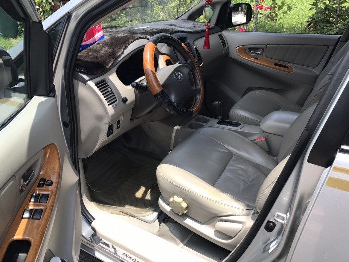 Mình bán Toyota Innova V 2010 tự động màu bạc giữ rất kỹ