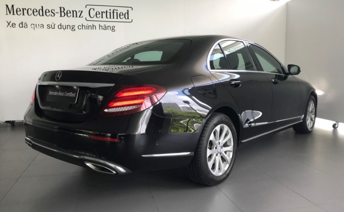 Bán Mercedes E200 2017 Cũ, màu Đen..Chạy 3.900 Km Chính Hãng