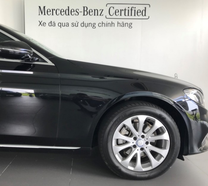 Bán Mercedes E200 2017 Cũ, màu Đen..Chạy 3.900 Km Chính Hãng