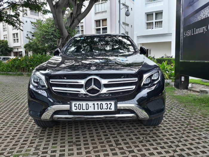 Bán Mercedes Glc250 cũ 2018 4Matic, Đen..Chạy lướt 33 Km Chính Hãng