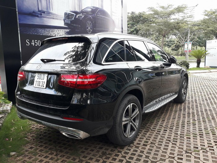 Bán Mercedes Glc250 cũ 2018 4Matic, Đen..Chạy lướt 33 Km Chính Hãng