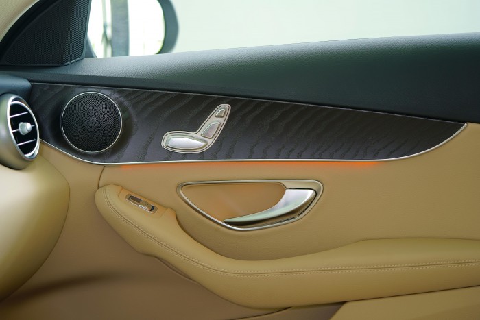 Bán MERCEDES C200 2017 cũ, màu xanh đen...2018 mới chính hãng