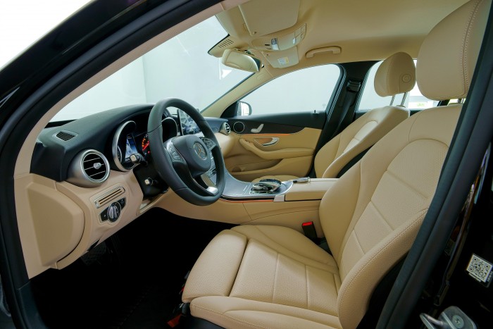 Bán MERCEDES C200 2017 cũ, màu xanh đen...2018 mới chính hãng