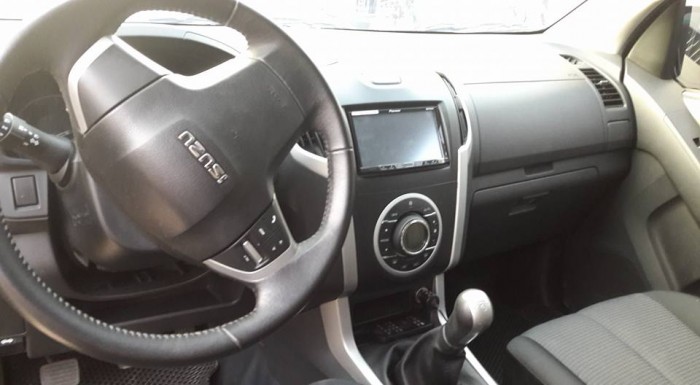 Cần bán xe Isuzu Dmax sx 2016 số sàn màu bạc