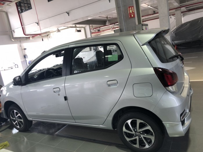 Toyota wigo 1.2a màu bạc nhập khẩu